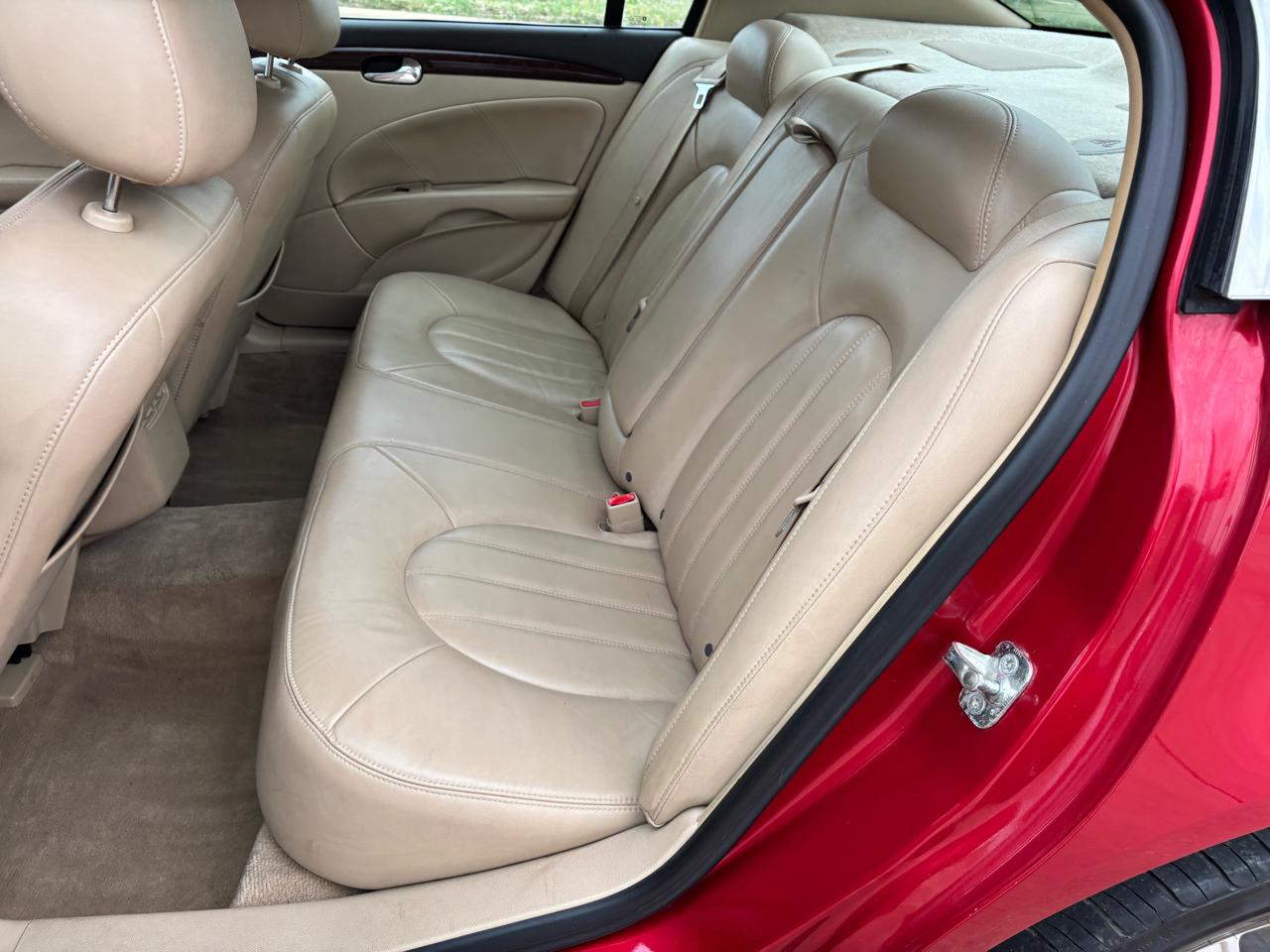 Buick Lucerne 4dr Sdn CXL 2011