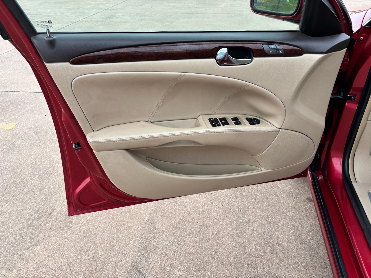 Buick Lucerne 4dr Sdn CXL 2011