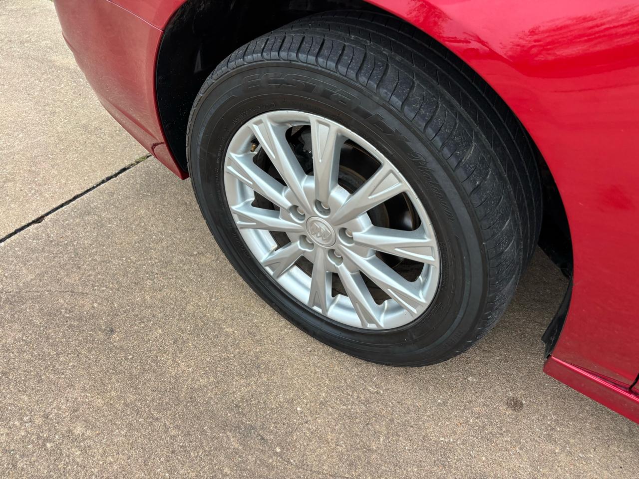 Buick Lucerne 4dr Sdn CXL 2011