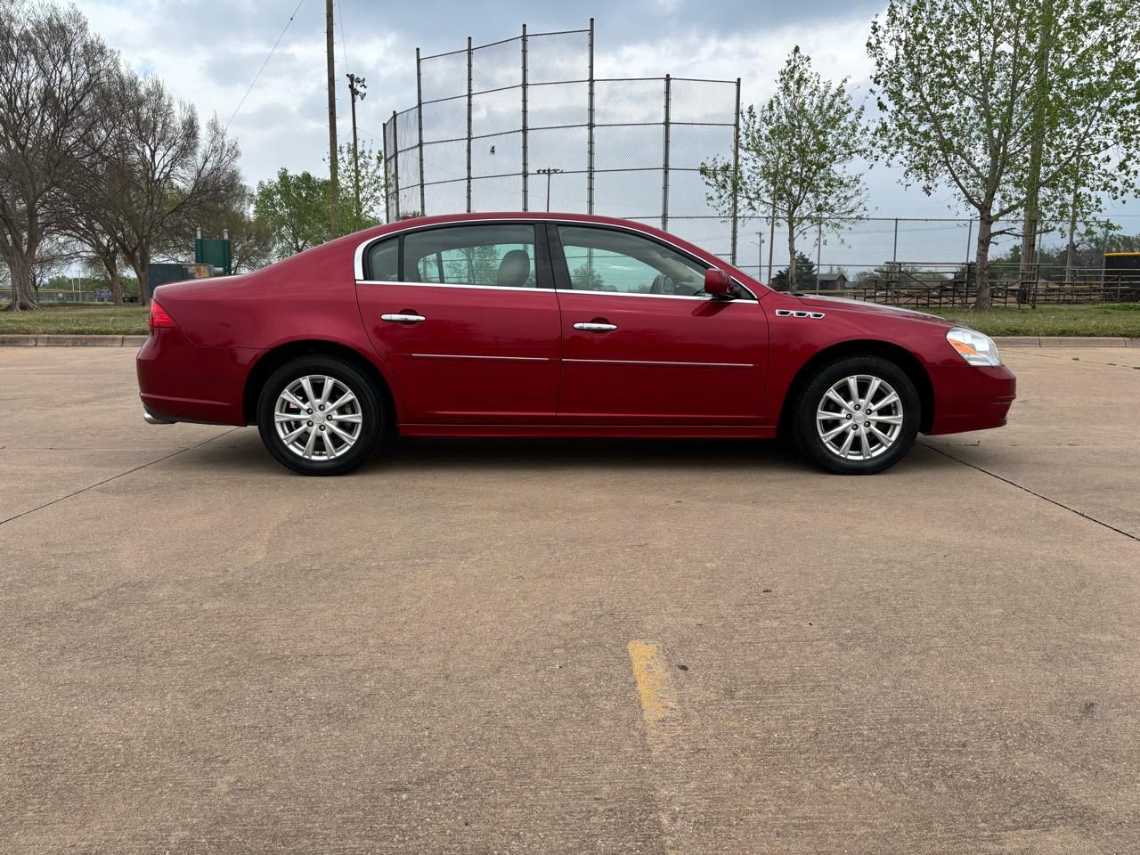 Buick Lucerne 4dr Sdn CXL 2011