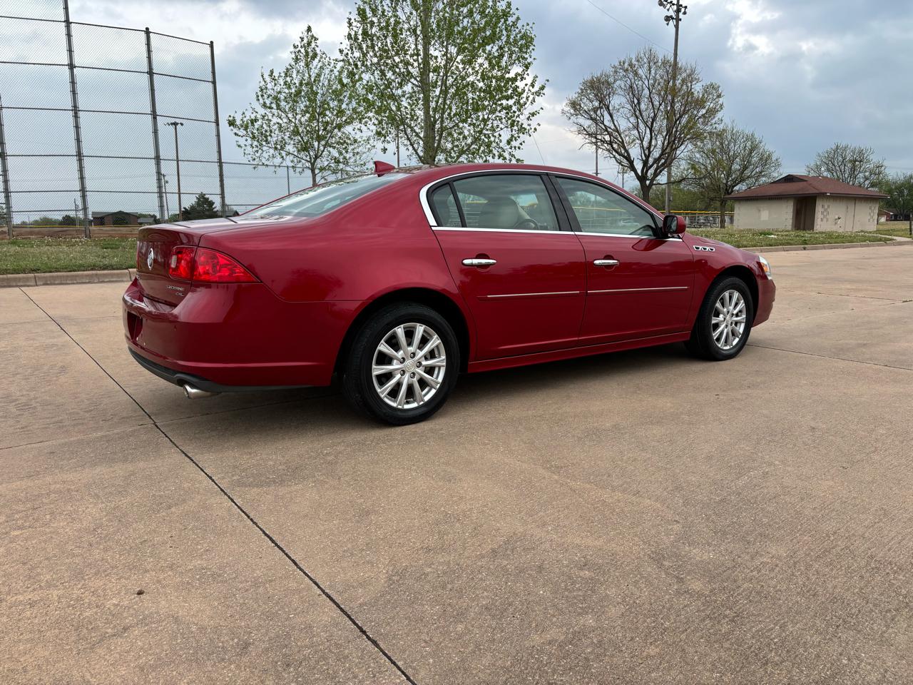 Buick Lucerne 4dr Sdn CXL 2011