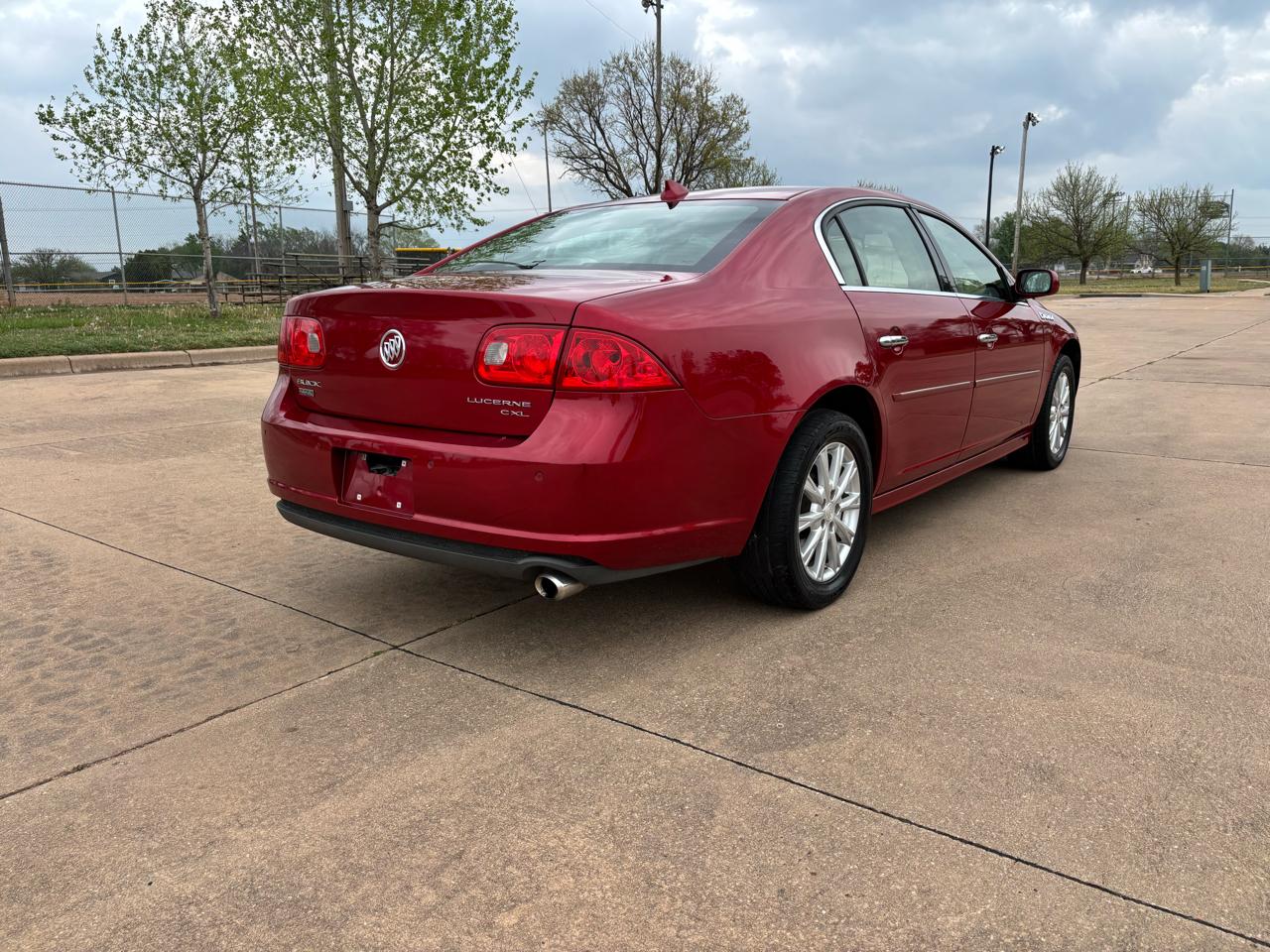 Buick Lucerne 4dr Sdn CXL 2011