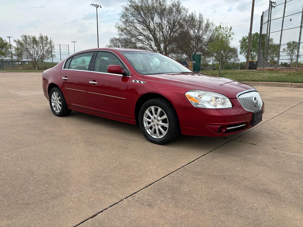 Buick Lucerne 4dr Sdn CXL 2011