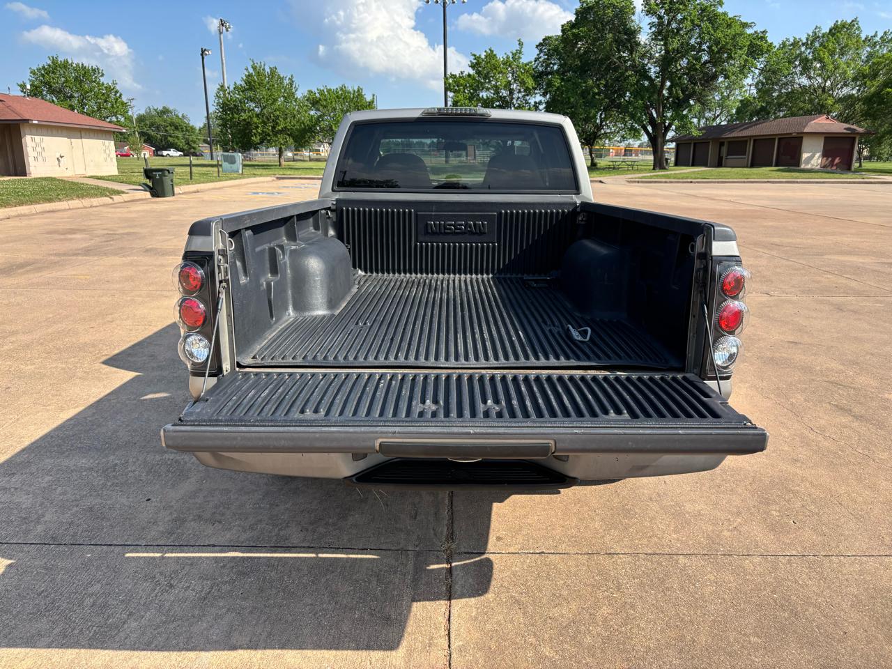 Nissan Frontier 2WD XE Crew Cab V6 Auto Long Bed 2003