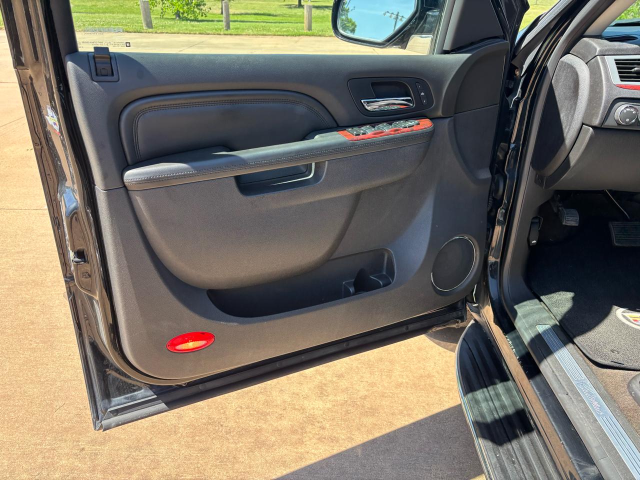 Cadillac Escalade 2WD 4dr Luxury 2014