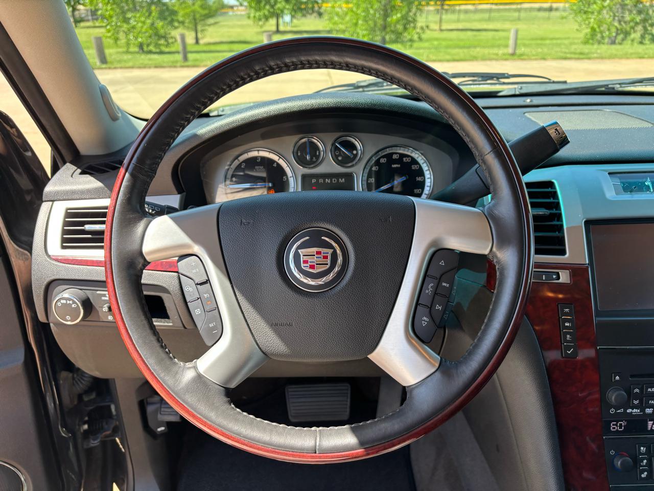 Cadillac Escalade 2WD 4dr Luxury 2014