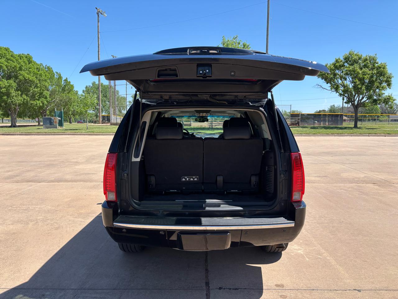 Cadillac Escalade 2WD 4dr Luxury 2014