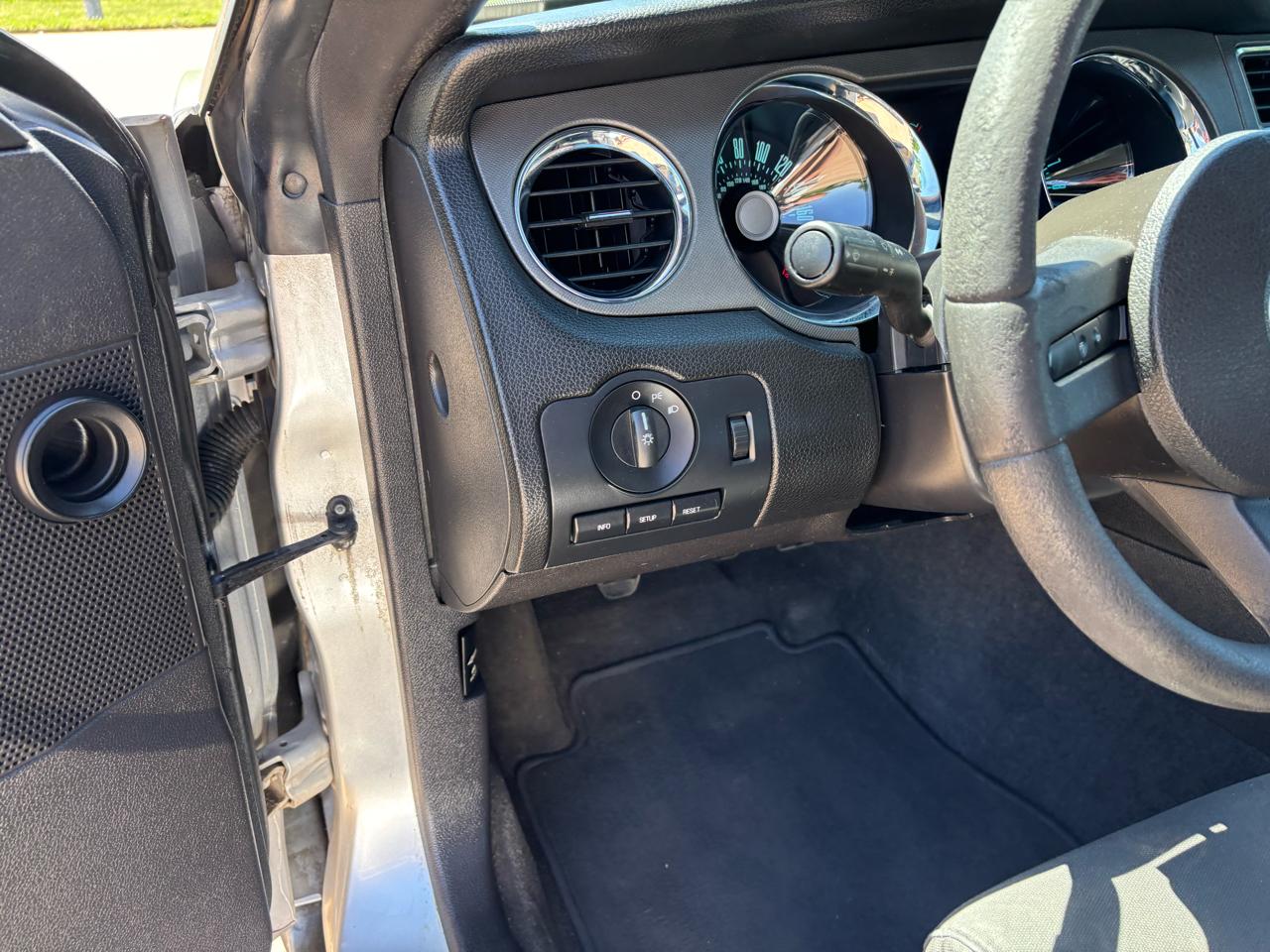 Ford Mustang 2dr Cpe V6 2011