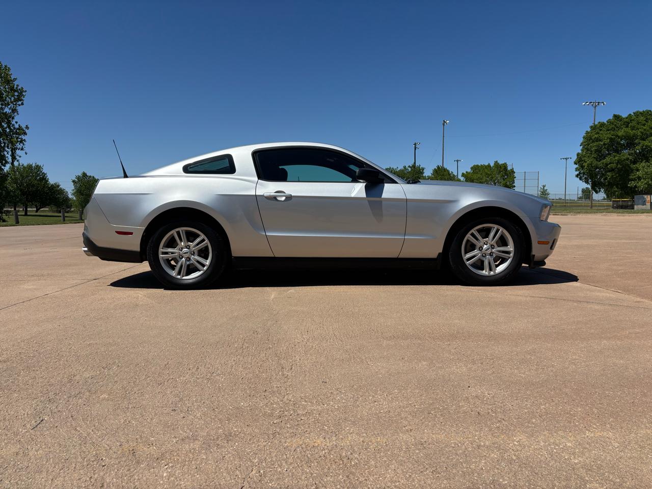 Ford Mustang 2dr Cpe V6 2011