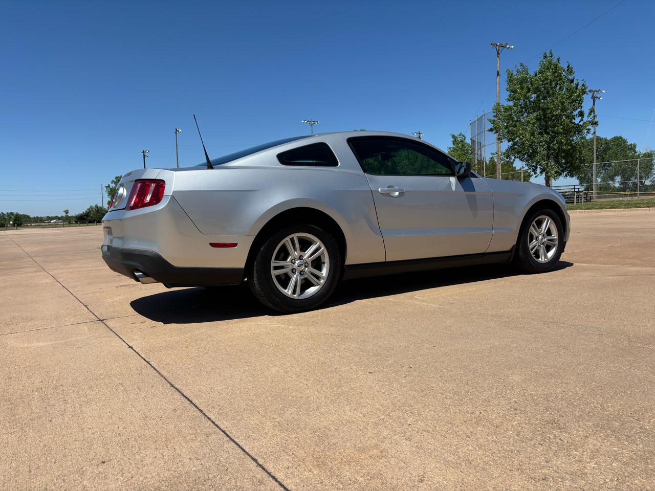 Ford Mustang 2dr Cpe V6 2011