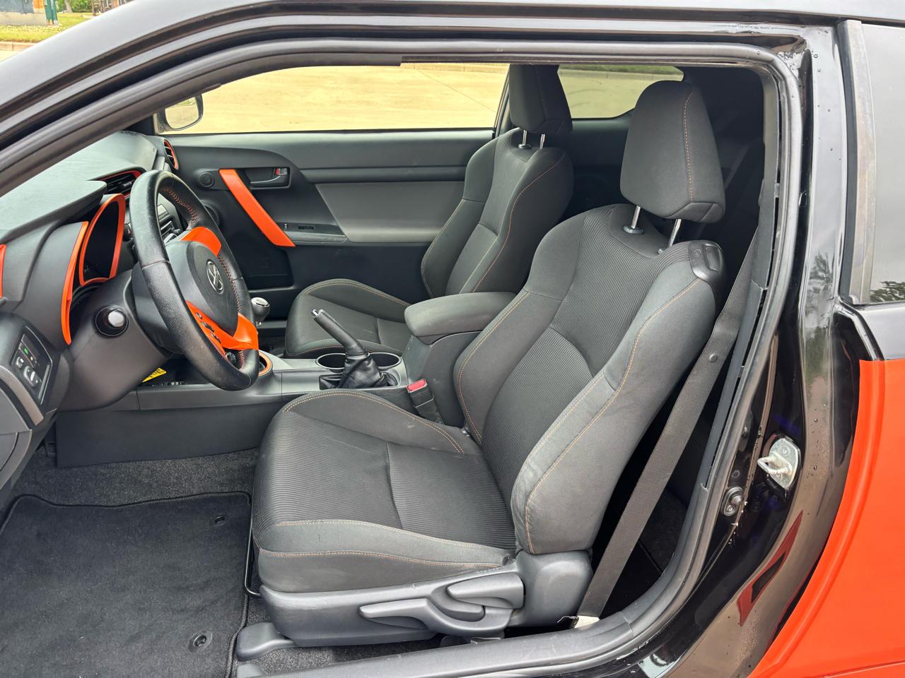 Scion tC 2dr HB Man (Natl) 2015