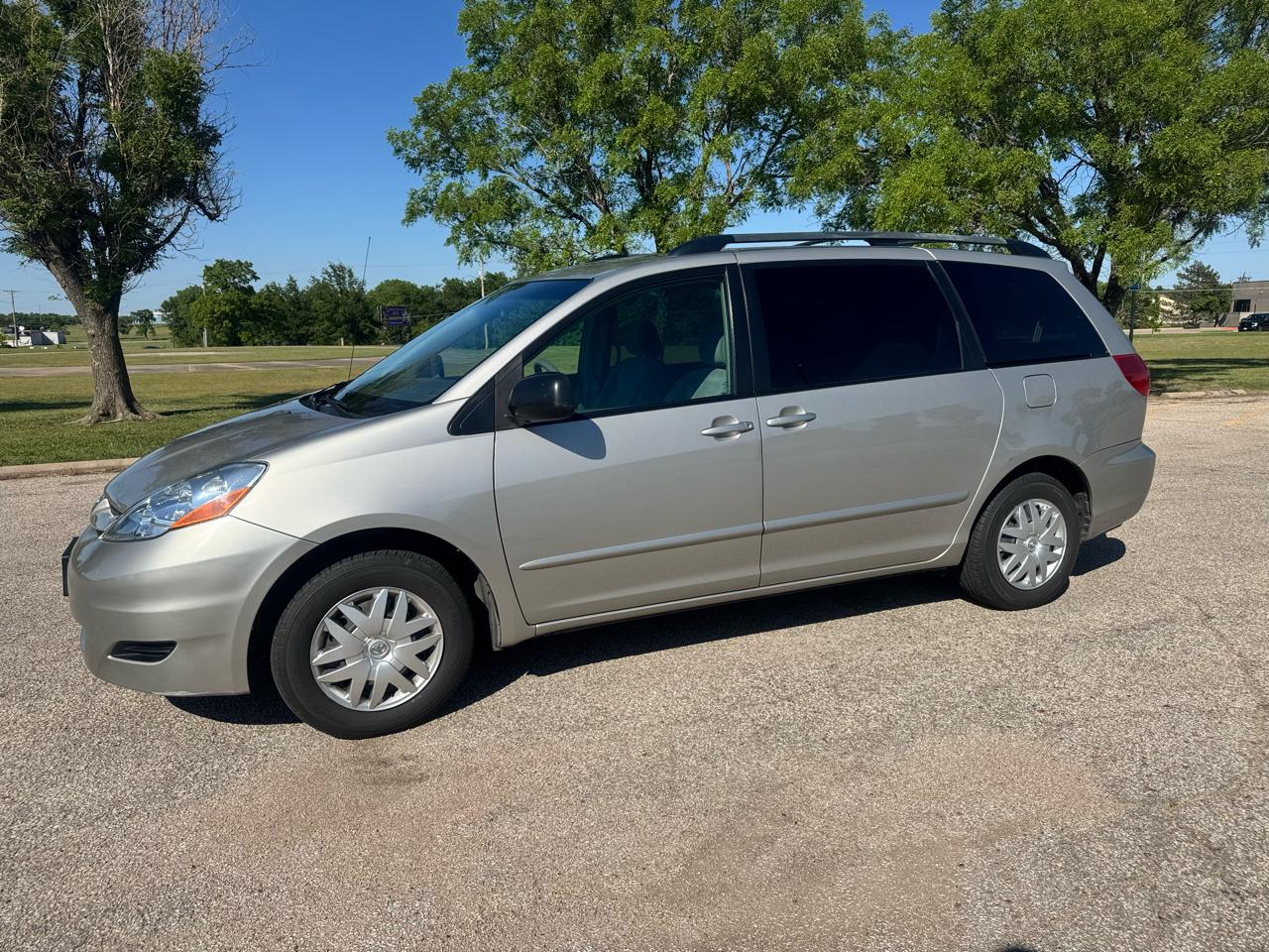 Toyota Sienna 5dr 7-Pass Van LE FWD (Natl) 2006