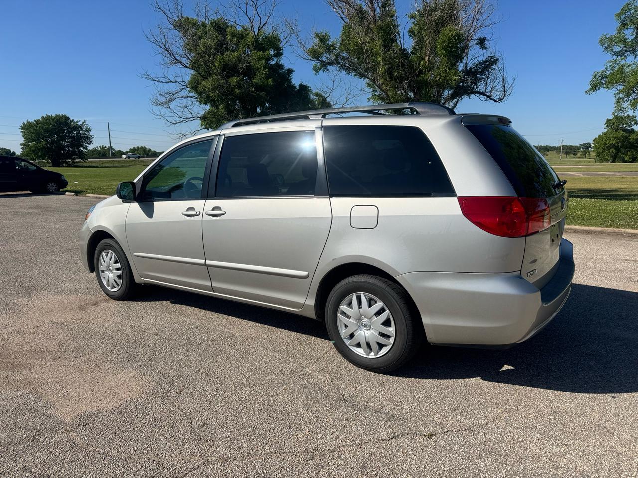 Toyota Sienna 5dr 7-Pass Van LE FWD (Natl) 2006