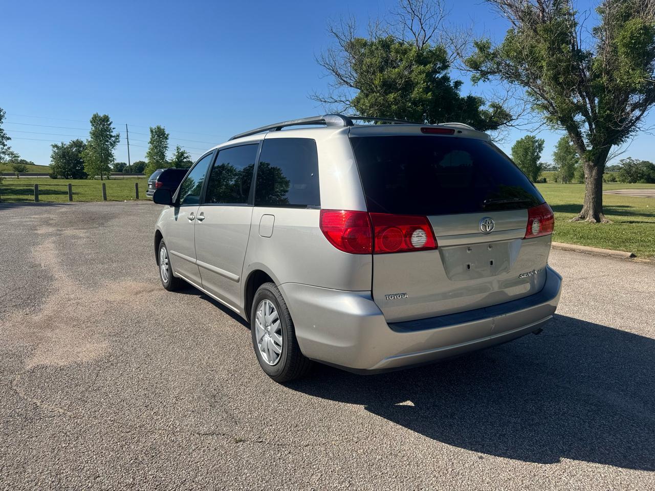 Toyota Sienna 5dr 7-Pass Van LE FWD (Natl) 2006