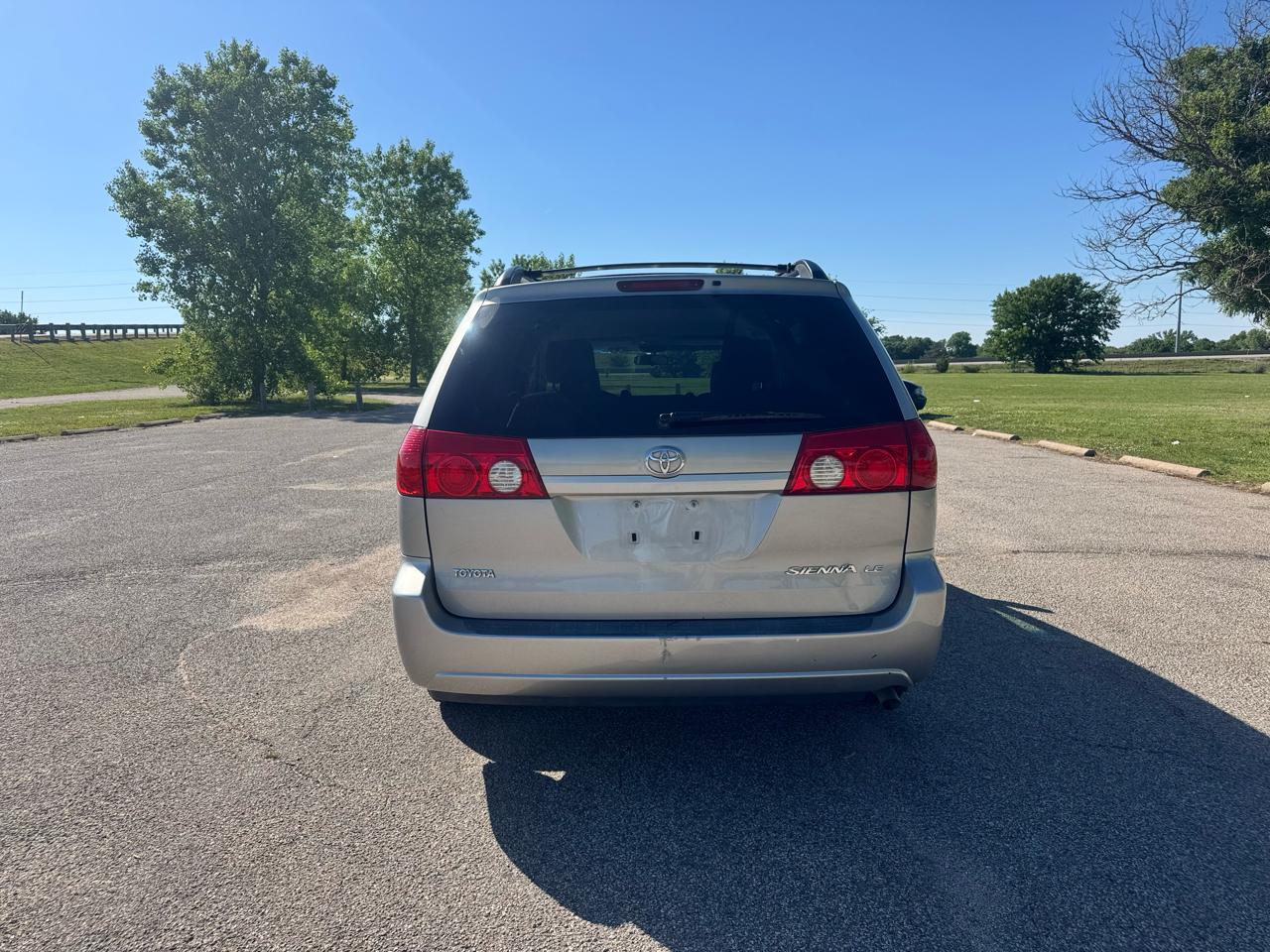 Toyota Sienna 5dr 7-Pass Van LE FWD (Natl) 2006