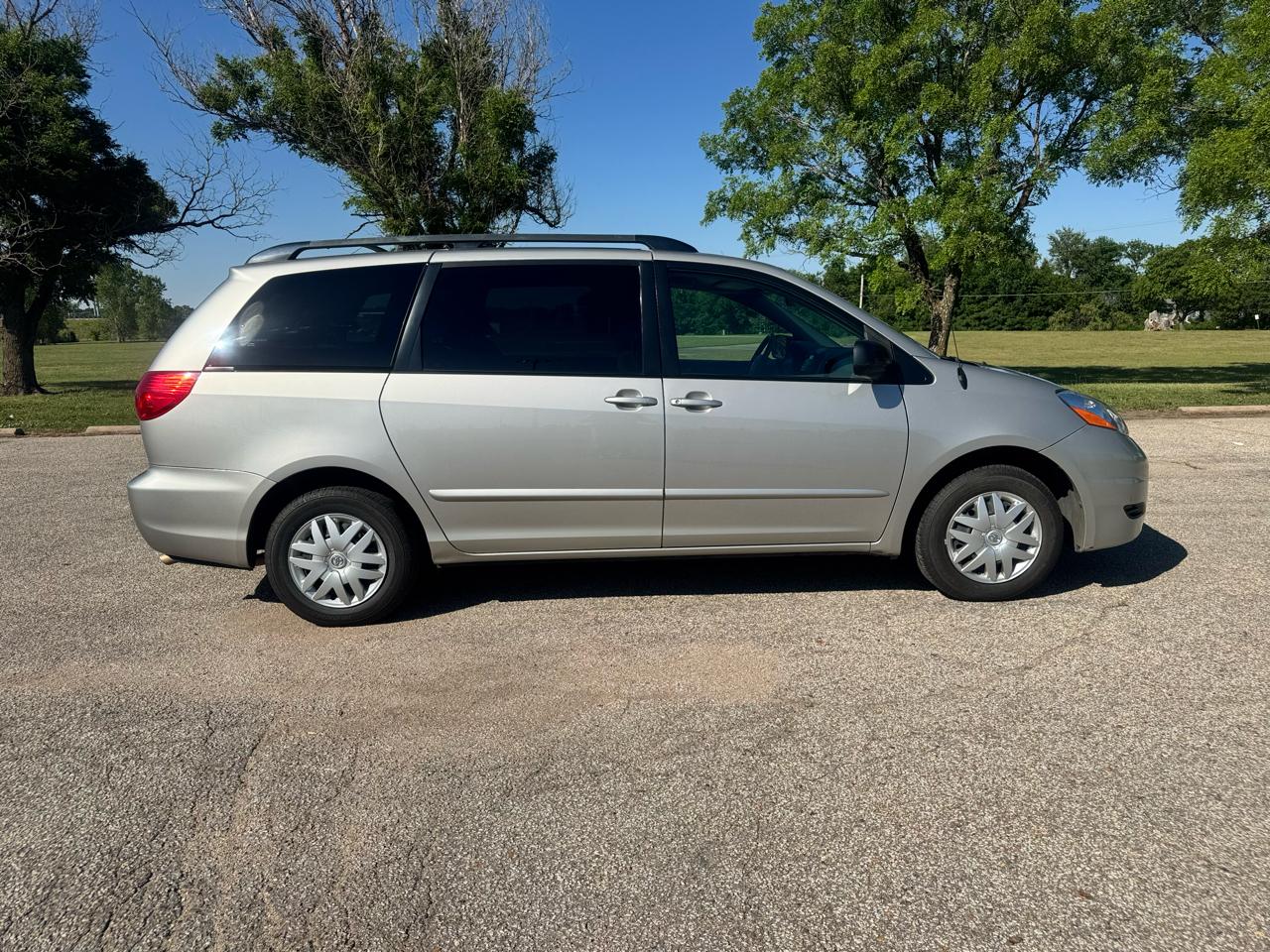 Toyota Sienna 5dr 7-Pass Van LE FWD (Natl) 2006