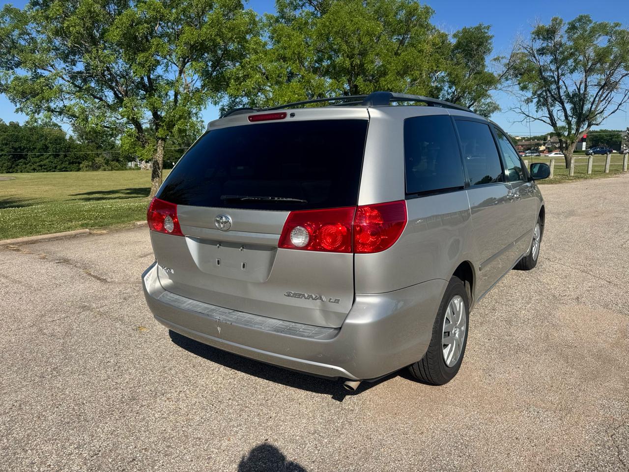 Toyota Sienna 5dr 7-Pass Van LE FWD (Natl) 2006