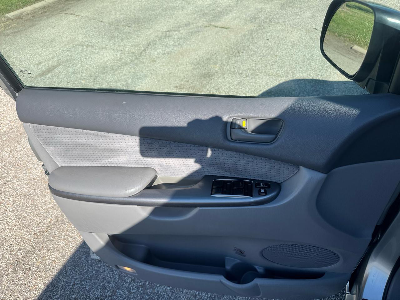 Toyota Sienna 5dr 7-Pass Van LE FWD (Natl) 2006
