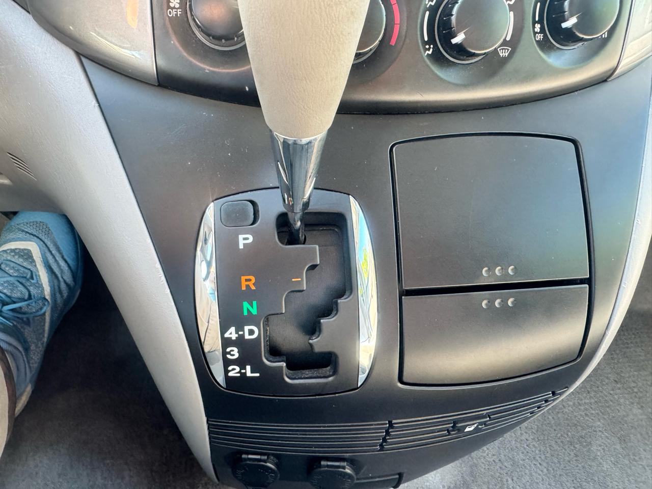 Toyota Sienna 5dr 7-Pass Van LE FWD (Natl) 2006