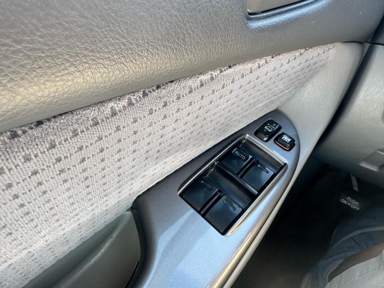 Toyota Sienna 5dr 7-Pass Van LE FWD (Natl) 2006