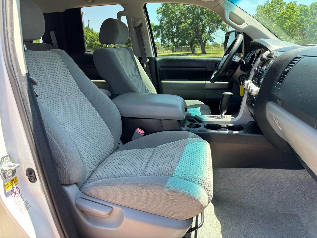 Toyota Tundra 2WD Truck Dbl 5.7L V8 6-Spd AT (Natl) 2010
