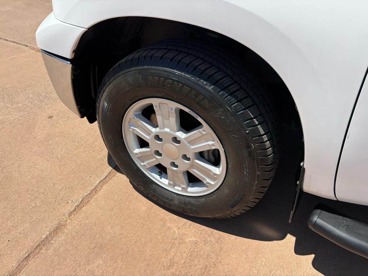 Toyota Tundra 2WD Truck Dbl 5.7L V8 6-Spd AT (Natl) 2010
