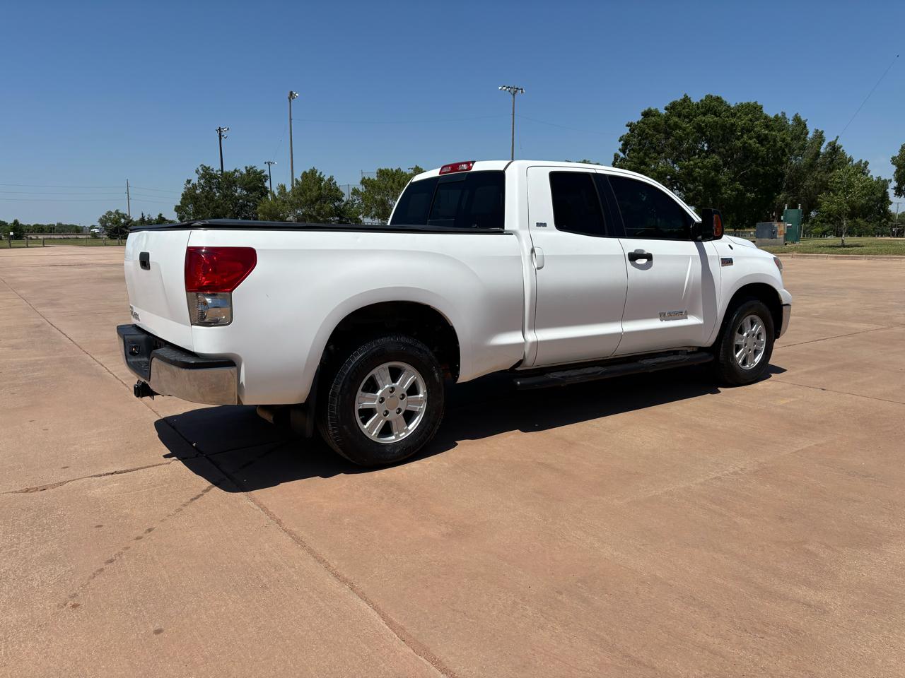 Toyota Tundra 2WD Truck Dbl 5.7L V8 6-Spd AT (Natl) 2010
