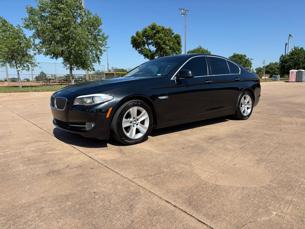 BMW 5 Series 4dr Sdn 528i RWD 2011