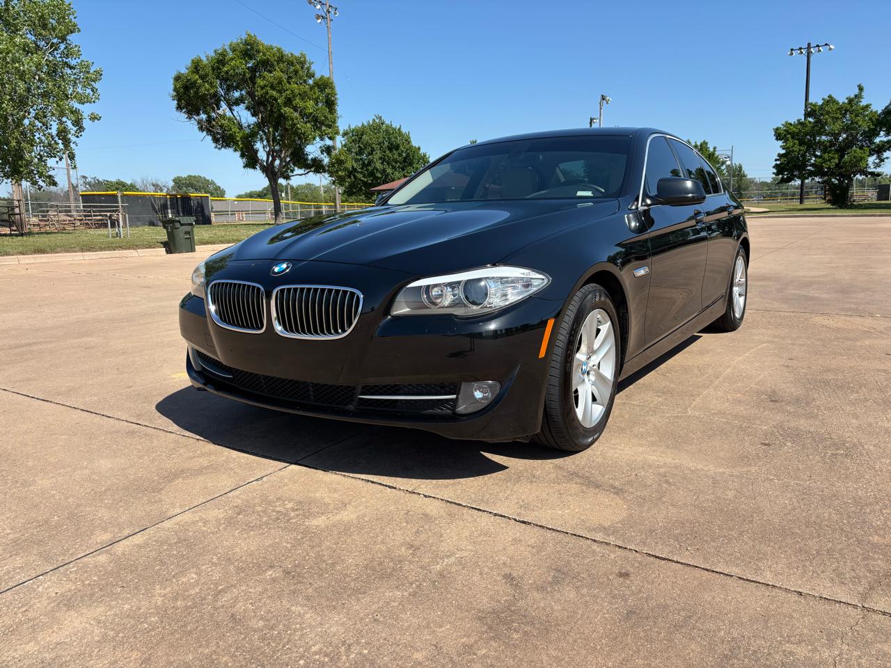 BMW 5 Series 4dr Sdn 528i RWD 2011