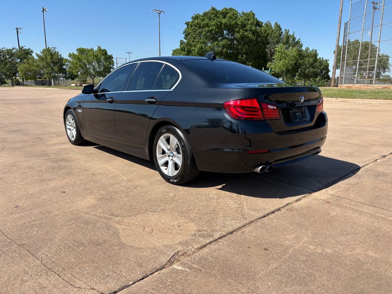 BMW 5 Series 4dr Sdn 528i RWD 2011