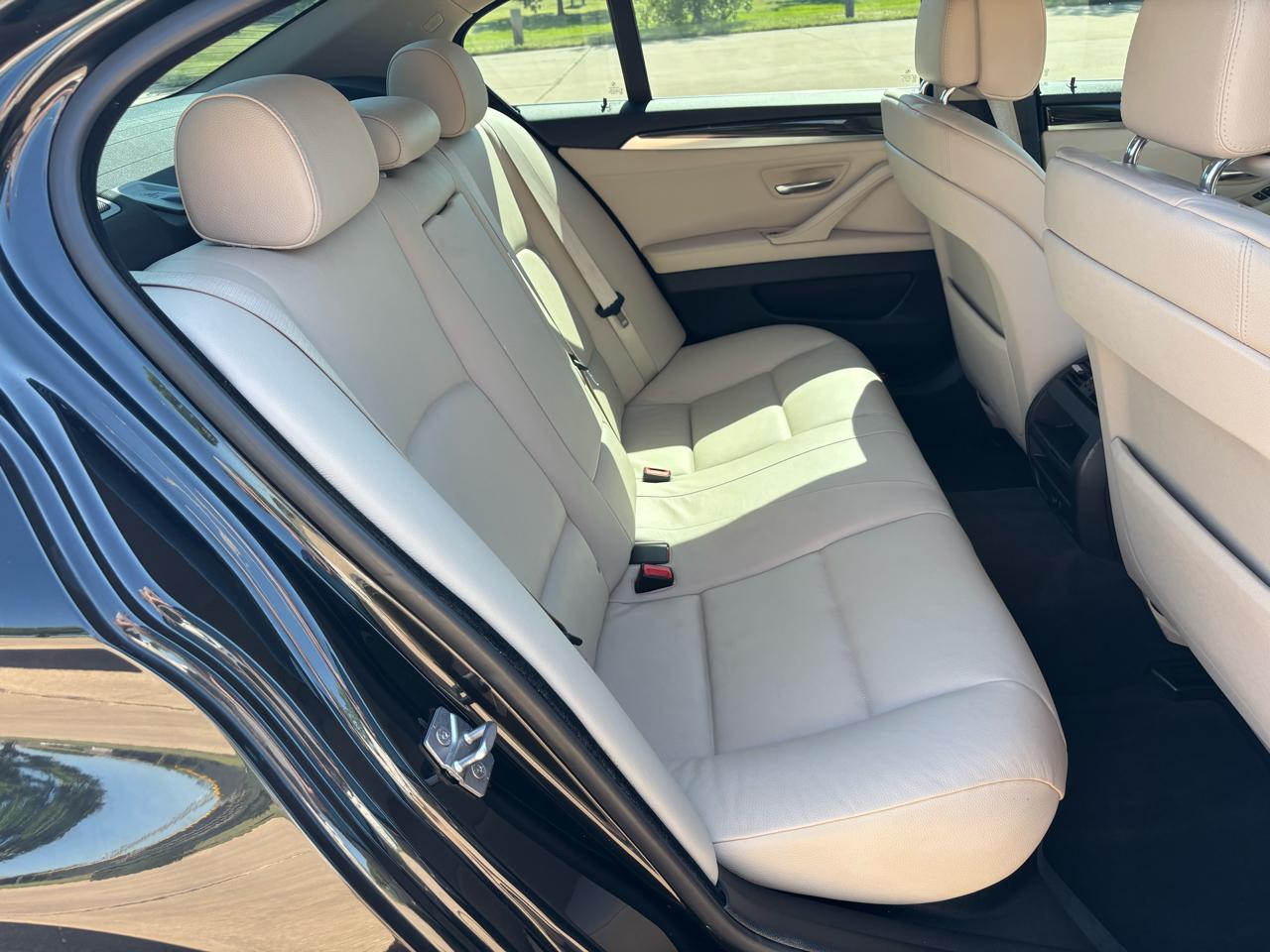 BMW 5 Series 4dr Sdn 528i RWD 2011