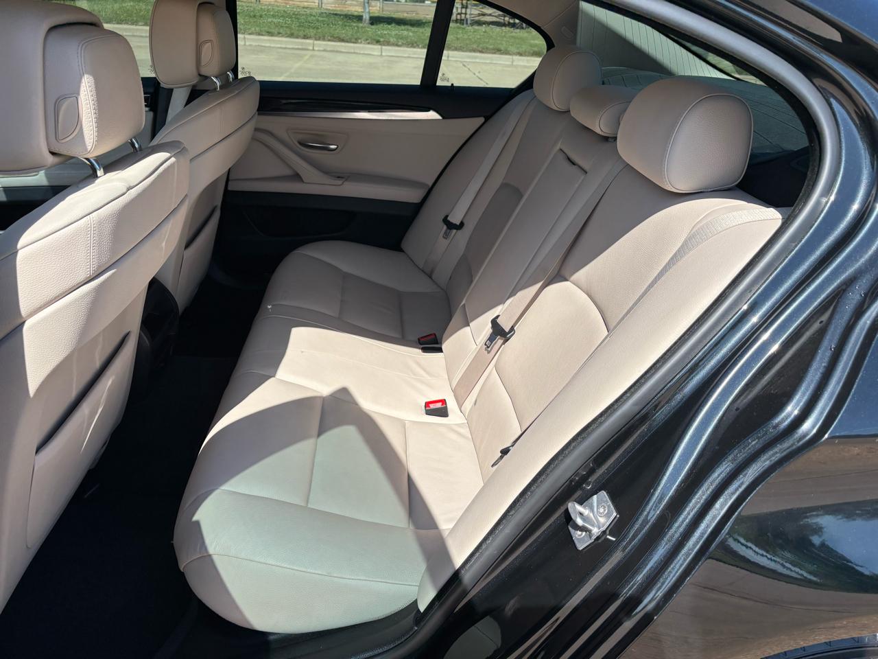 BMW 5 Series 4dr Sdn 528i RWD 2011
