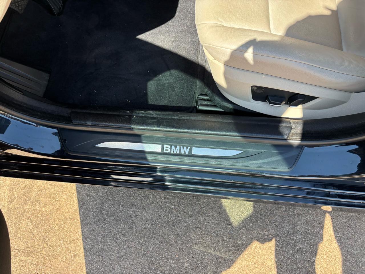 BMW 5 Series 4dr Sdn 528i RWD 2011