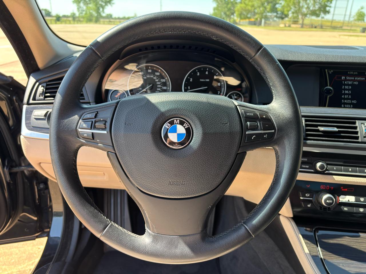 BMW 5 Series 4dr Sdn 528i RWD 2011