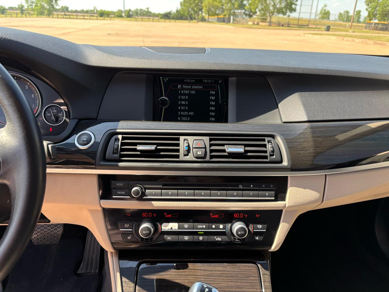 BMW 5 Series 4dr Sdn 528i RWD 2011