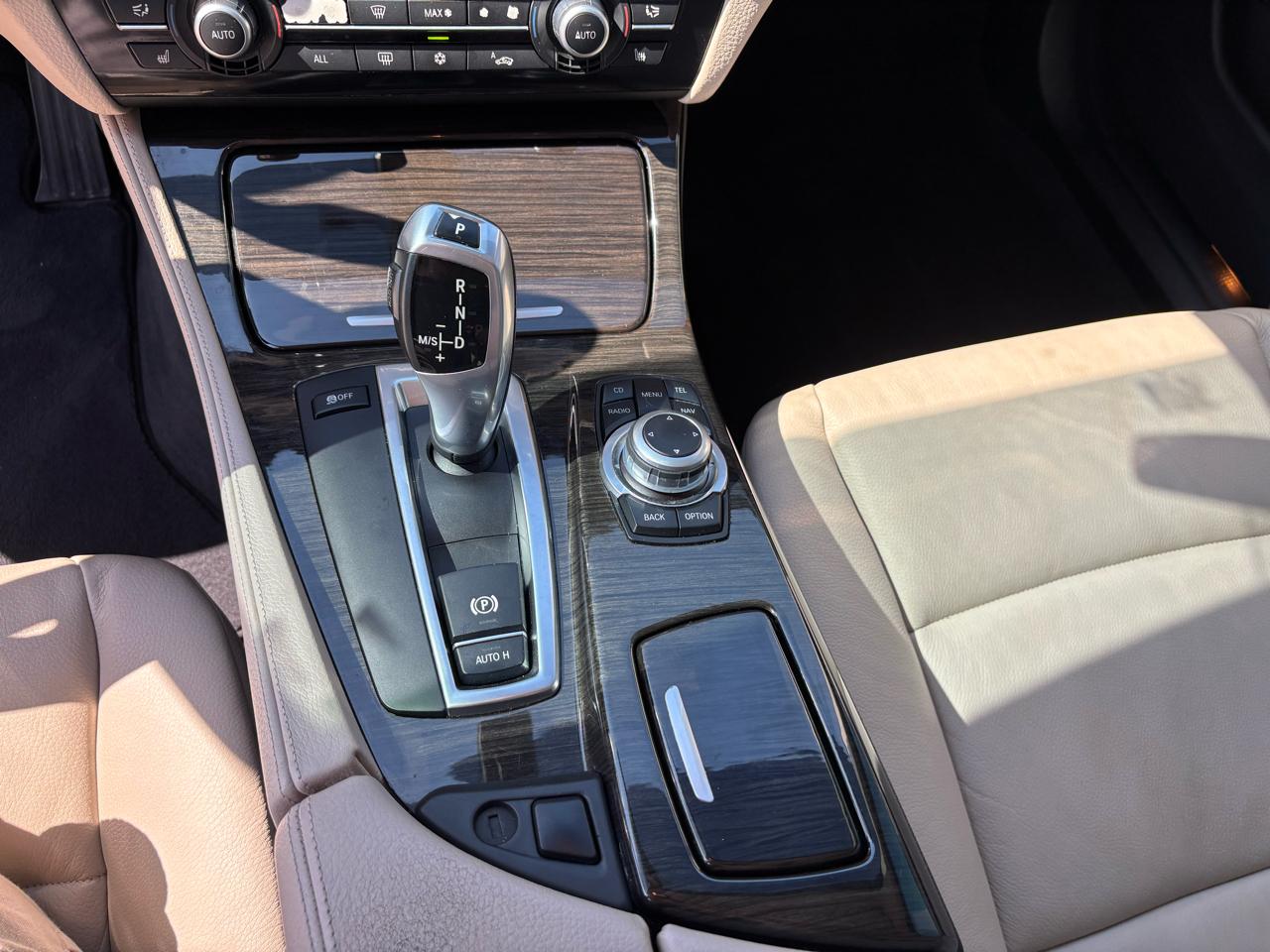 BMW 5 Series 4dr Sdn 528i RWD 2011