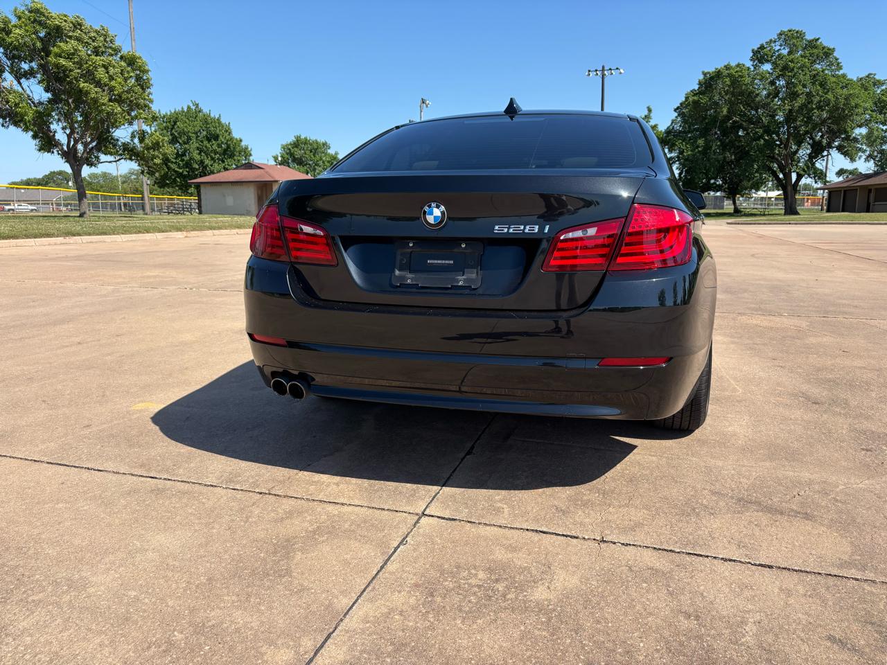 BMW 5 Series 4dr Sdn 528i RWD 2011