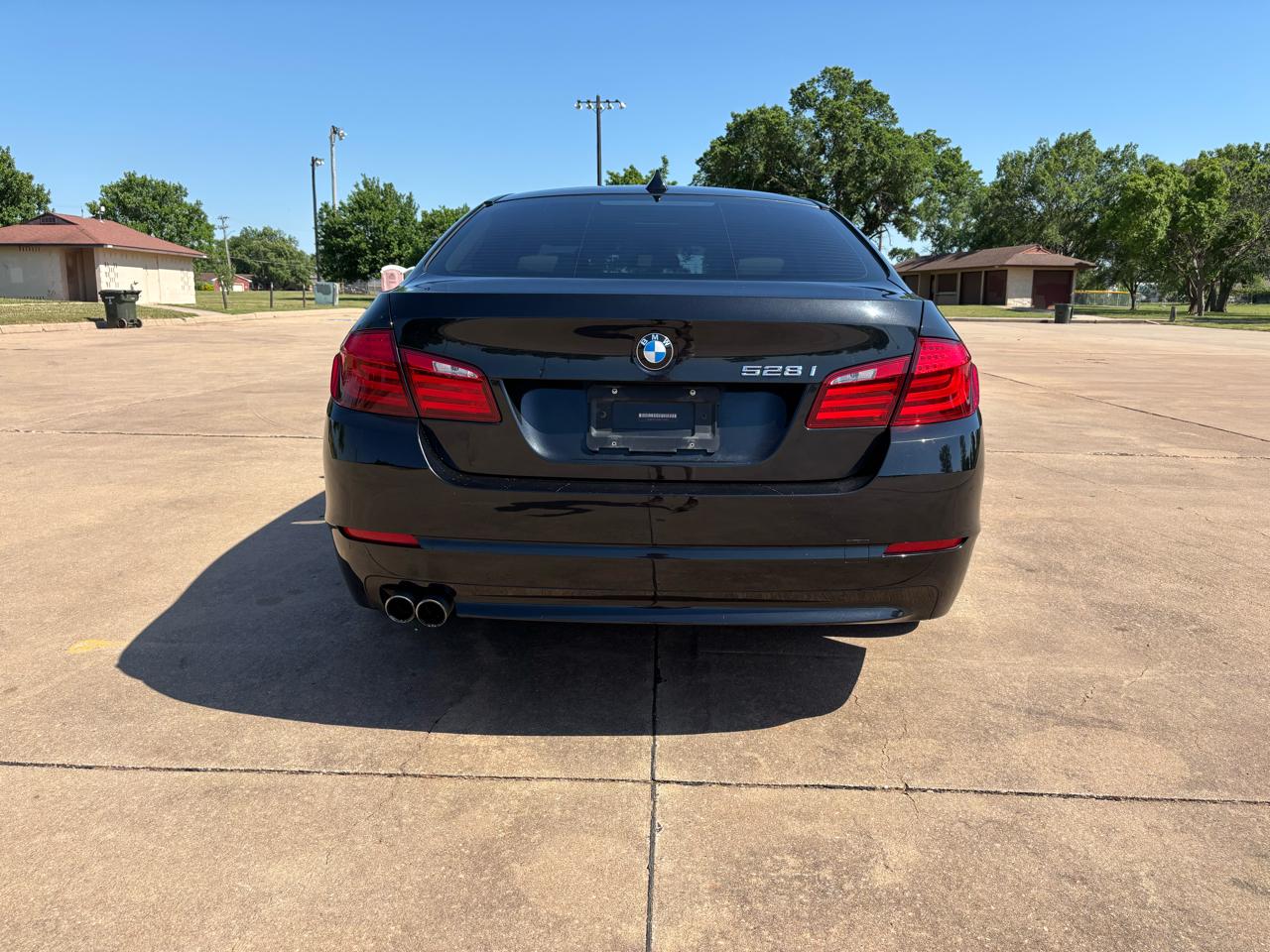 BMW 5 Series 4dr Sdn 528i RWD 2011