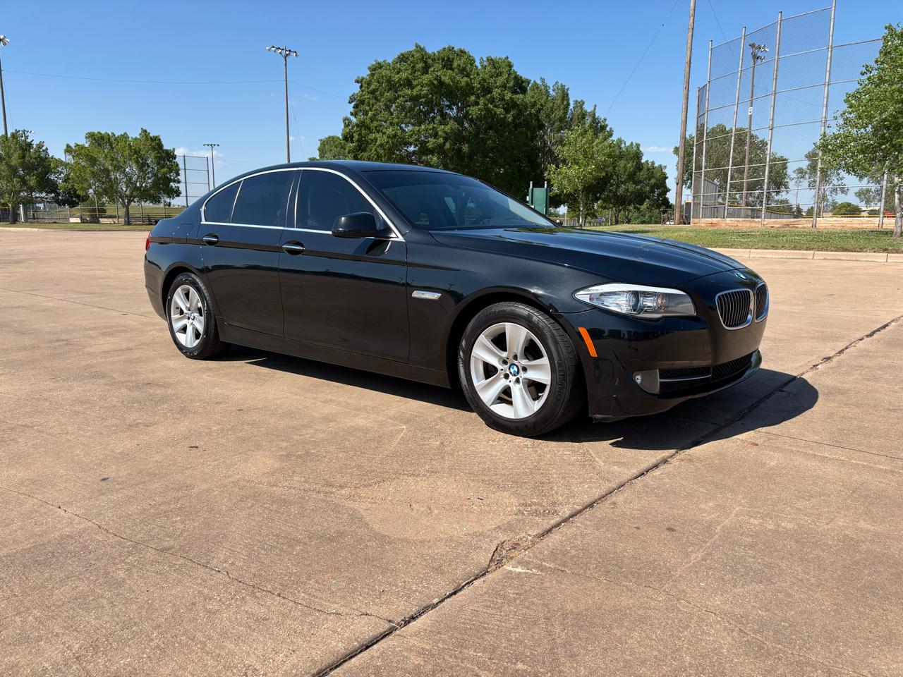 BMW 5 Series 4dr Sdn 528i RWD 2011