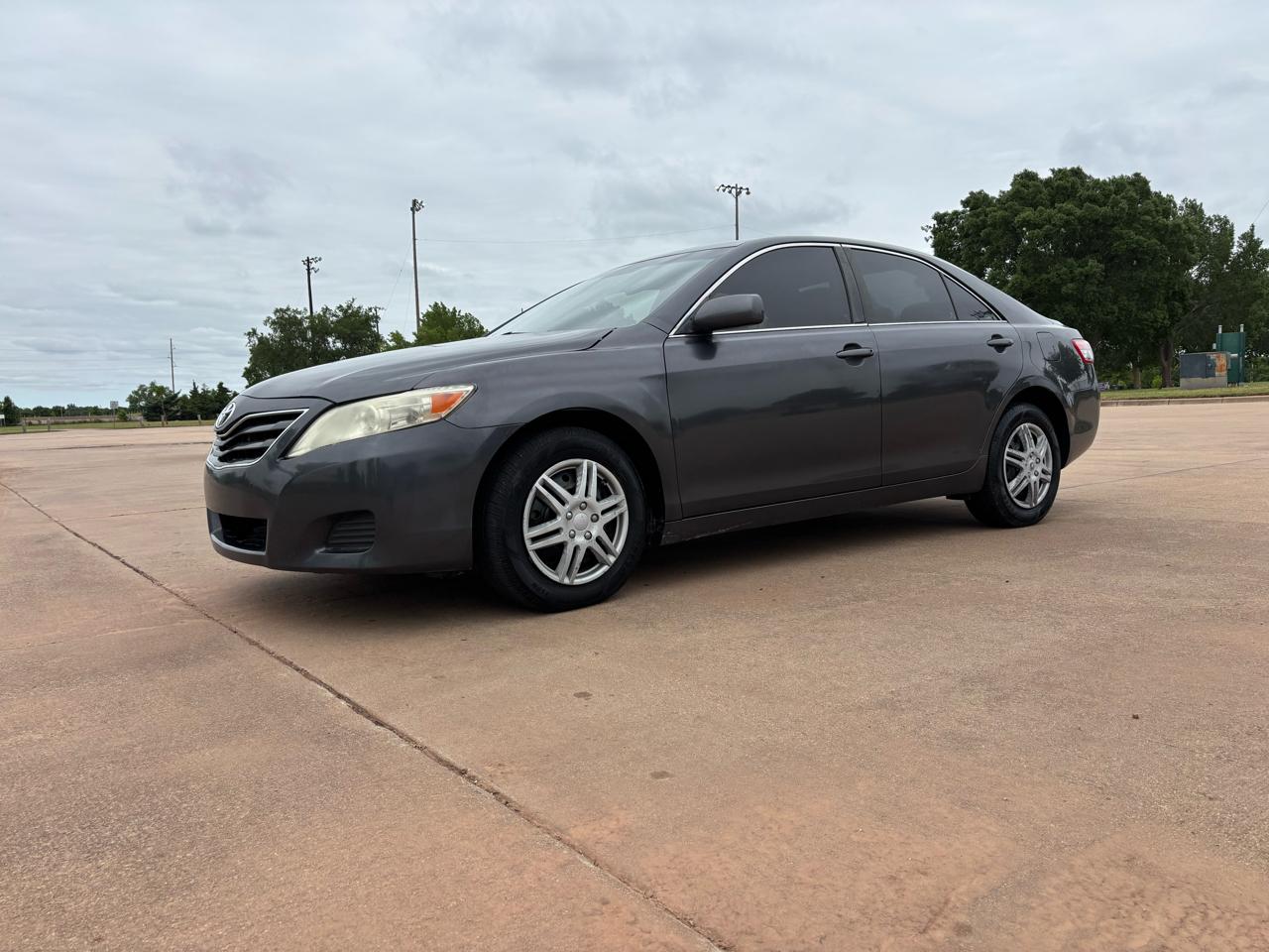 Toyota Camry 4dr Sdn LE Auto (Natl) 2011