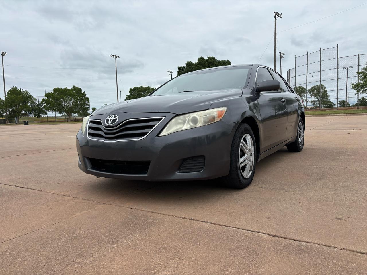 Toyota Camry 4dr Sdn LE Auto (Natl) 2011