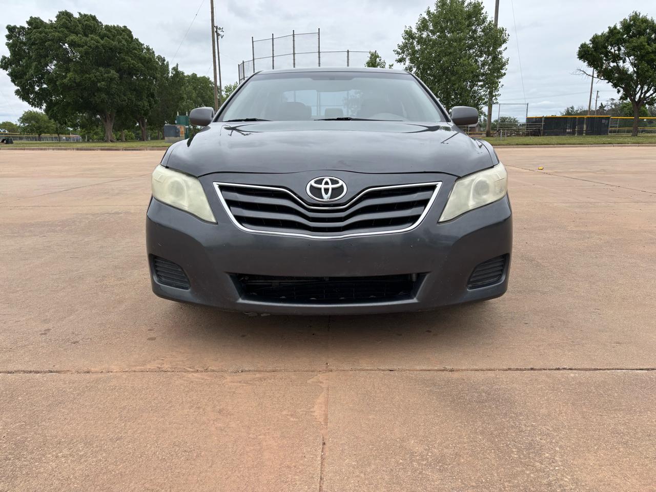 Toyota Camry 4dr Sdn LE Auto (Natl) 2011