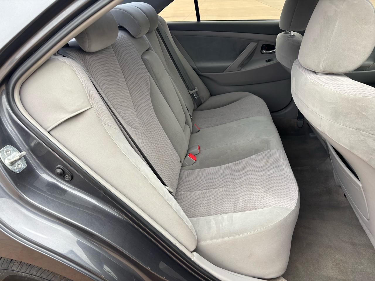 Toyota Camry 4dr Sdn LE Auto (Natl) 2011