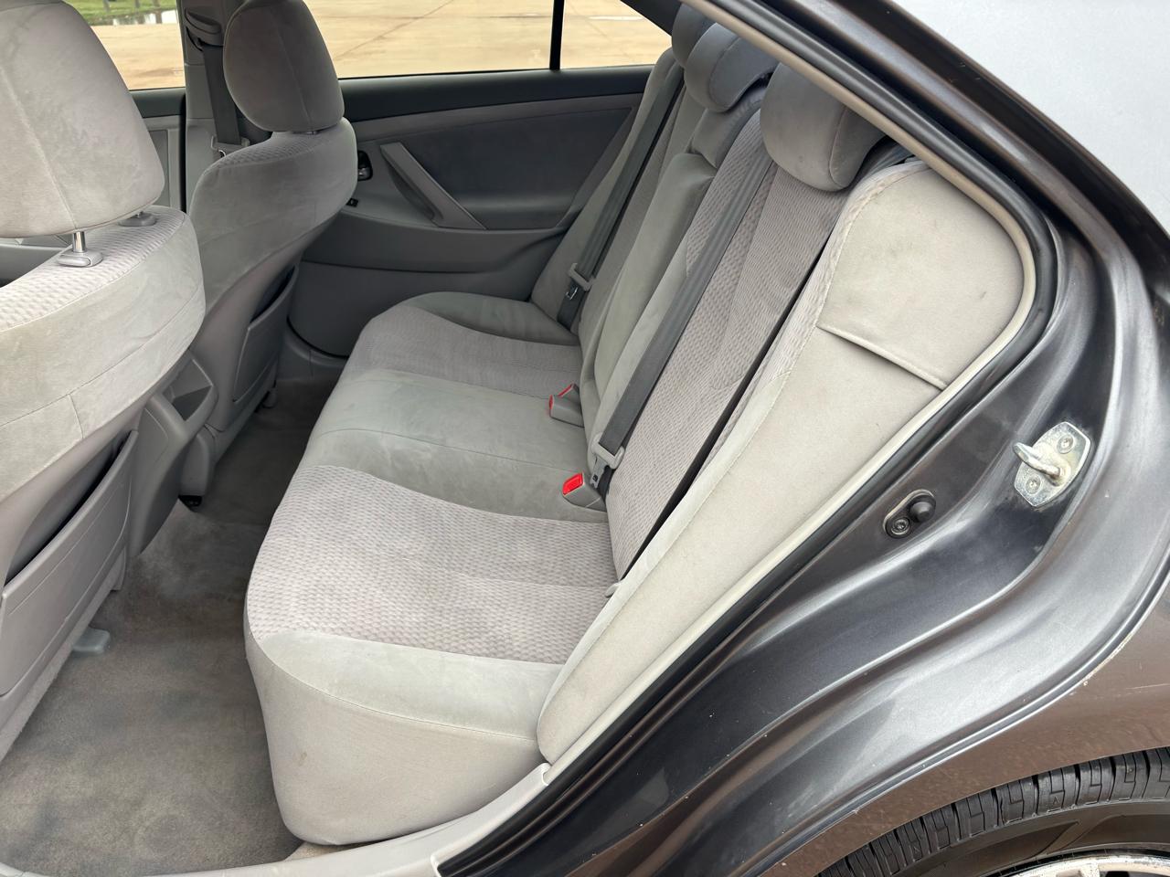 Toyota Camry 4dr Sdn LE Auto (Natl) 2011