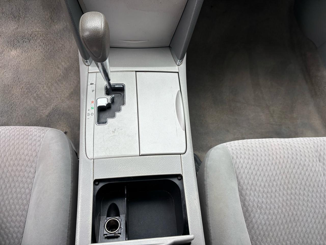 Toyota Camry 4dr Sdn LE Auto (Natl) 2011