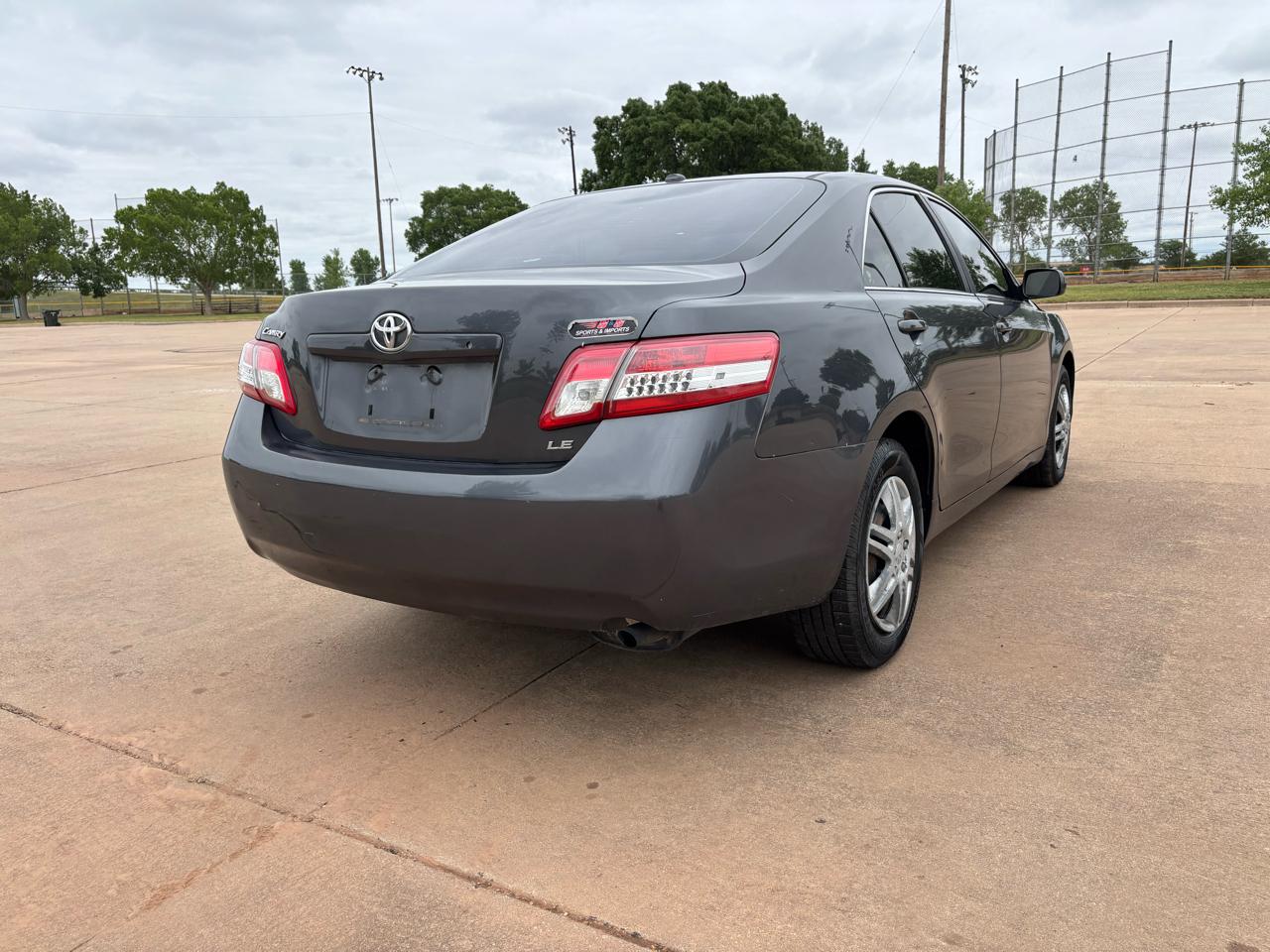 Toyota Camry 4dr Sdn LE Auto (Natl) 2011