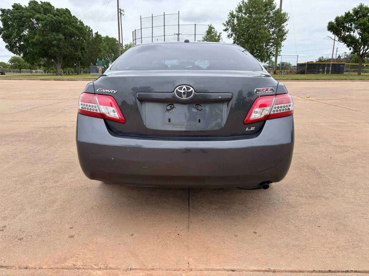 Toyota Camry 4dr Sdn LE Auto (Natl) 2011