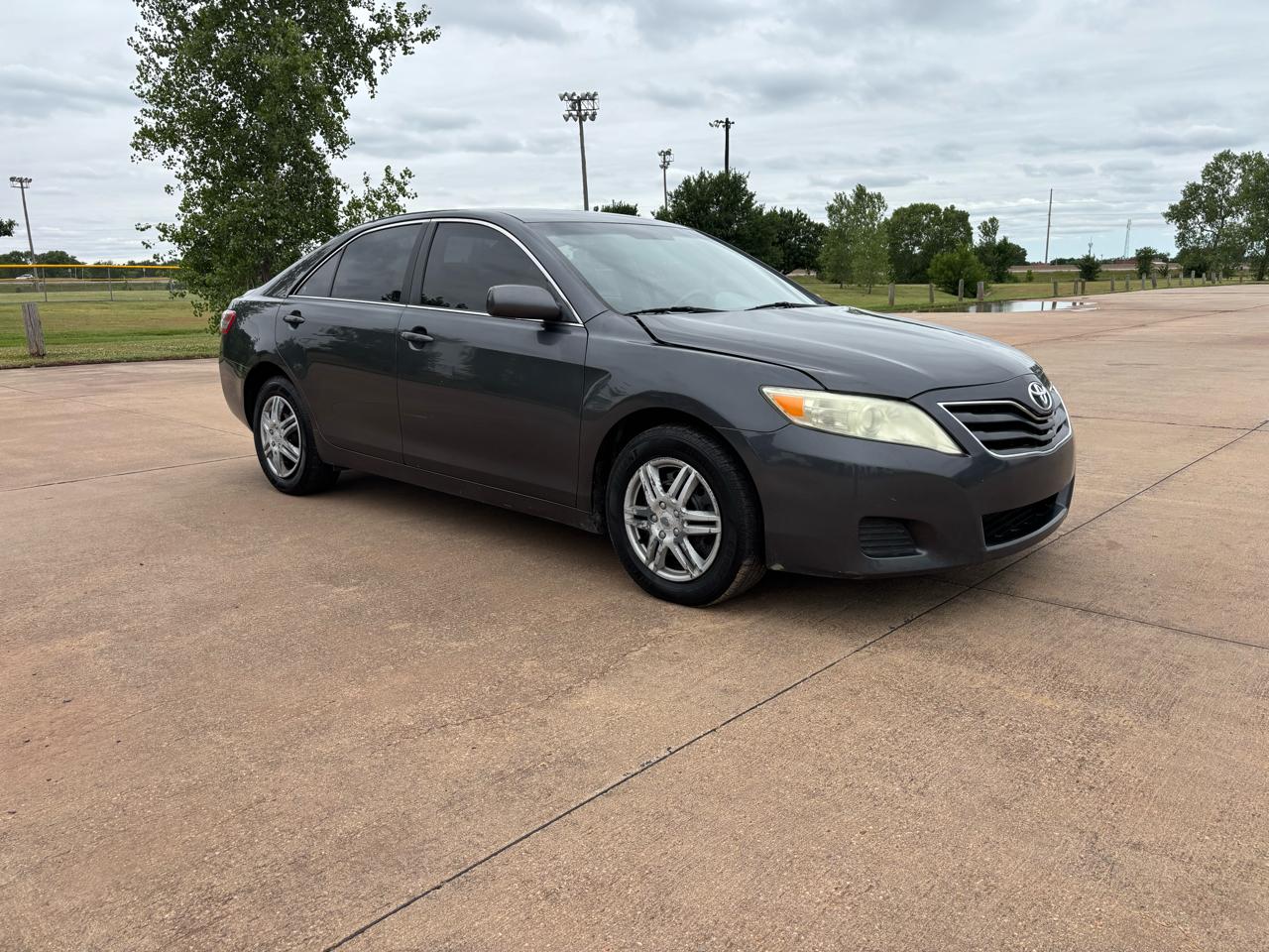 Toyota Camry 4dr Sdn LE Auto (Natl) 2011