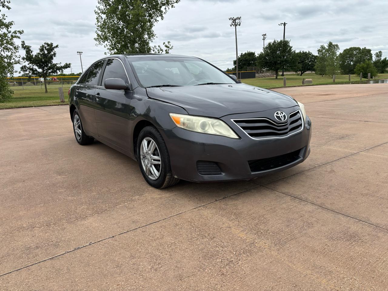Toyota Camry 4dr Sdn LE Auto (Natl) 2011