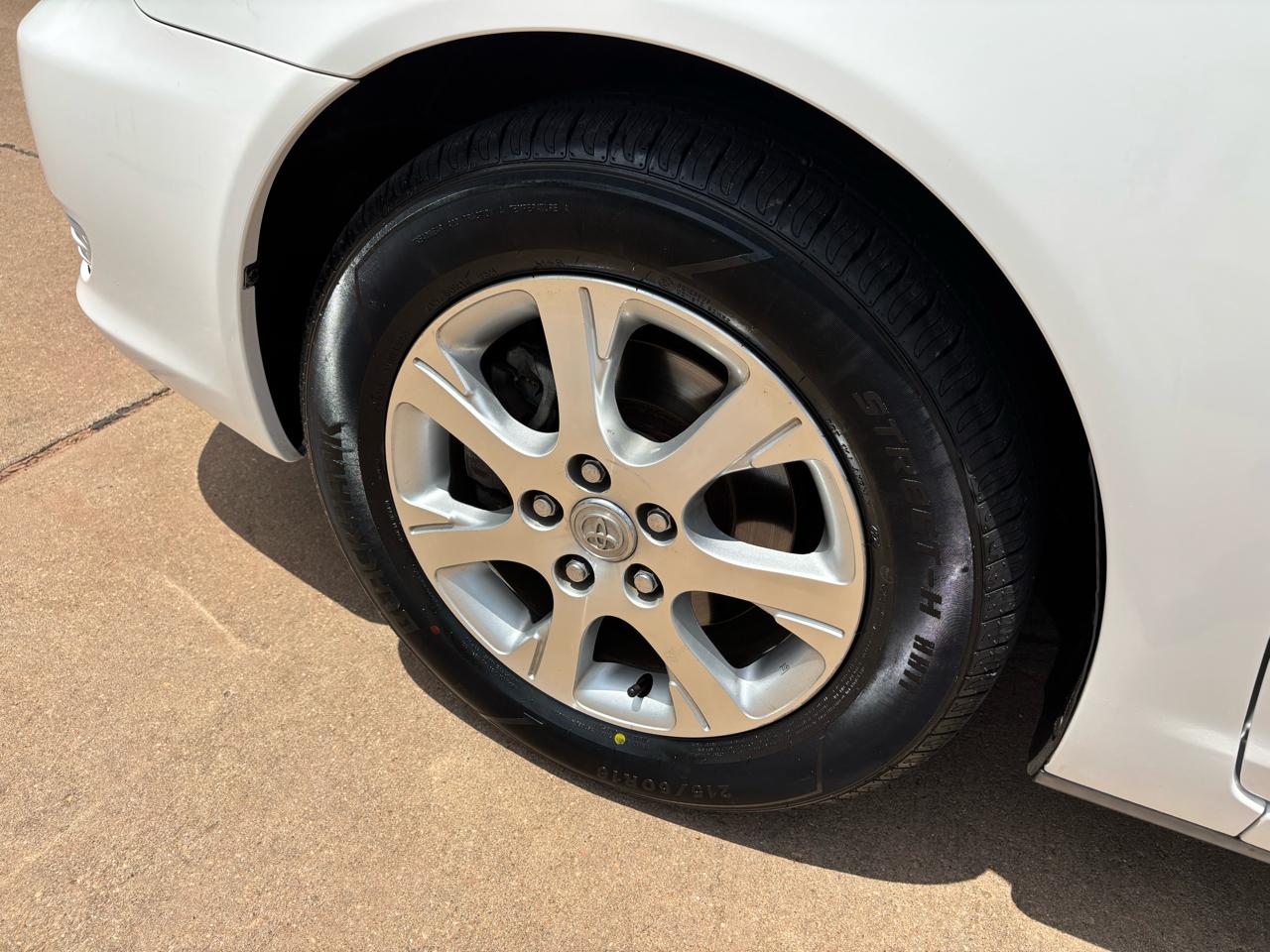 Toyota Camry 4dr Sdn XLE V6 Auto (Natl) 2005